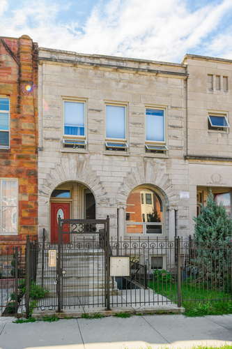 2 Bedroom Condo With An Ideal Near West Side Location In The Medical District - $232,000 (SOLD) 1 2335 W Adams St Unit 1, Chicago, IL 60612 exterior