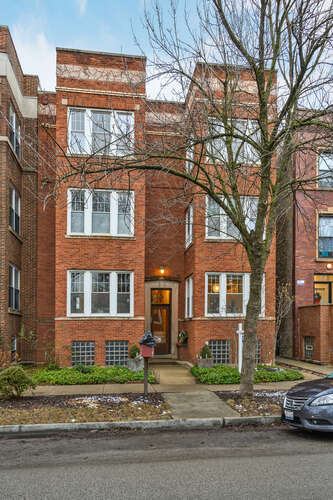 Impeccably Maintained 2 Bedroom, 2 Bathroom Andersonville Condo - $372,000 (SOLD) 1 1340 W Bryn Mawr Ave Unit 1E