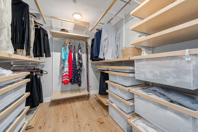 Completely Updated Corner Unit Townhome In Dearborn Park - $619,000 18 1001 S Plymouth Ct Unit D, Chicago, IL 60605 closet