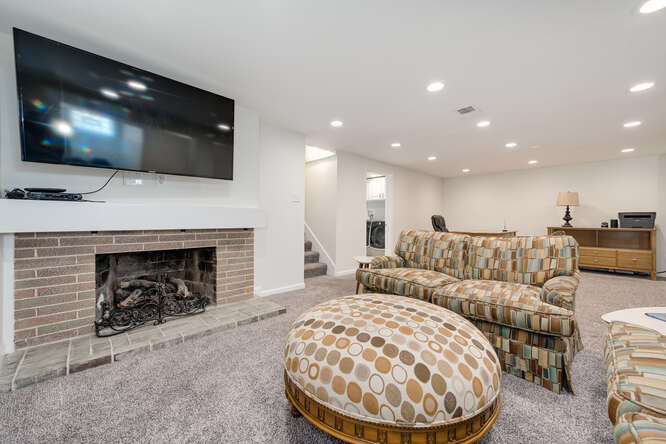 All Brick Architectural Gem With 3 Bedrooms In Western Springs - Sold: $691,828 14 3916 Howard Ave, Western Springs, IL 60558 family room