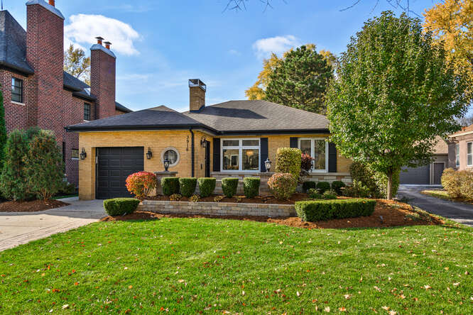 All Brick Architectural Gem With 3 Bedrooms In Western Springs - Sold: $691,828 1 3916 Howard Ave, Western Springs, IL 60558 exterior