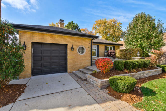 All Brick Architectural Gem With 3 Bedrooms In Western Springs - Sold: $691,828 2 3916 Howard Ave, Western Springs, IL 60558 exterior