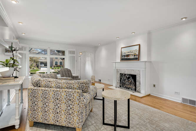 All Brick Architectural Gem With 3 Bedrooms In Western Springs - Sold: $691,828 5 3916 Howard Ave, Western Springs, IL 60558 living room