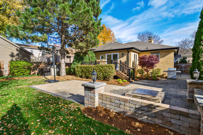 All Brick Architectural Gem With 3 Bedrooms In Western Springs - Sold: $691,828 20 3916 Howard Ave, Western Springs, IL 60558 exterior