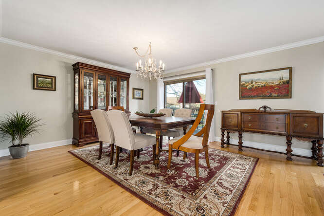 Impeccably Maintained, Rarely Available End Unit Townhome At Lake Hinsdale Village In Willowbrook - $480,000 (SOLD) 4 67 Portwine dining room