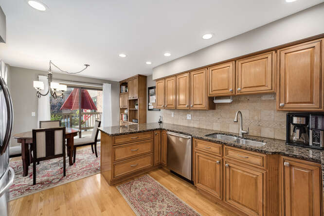 Impeccably Maintained, Rarely Available End Unit Townhome At Lake Hinsdale Village In Willowbrook - $480,000 (SOLD) 7 67 Portwine kitchen 2