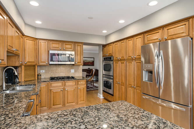 Impeccably Maintained, Rarely Available End Unit Townhome At Lake Hinsdale Village In Willowbrook - $480,000 (SOLD) 6 67 Portwine kitchen