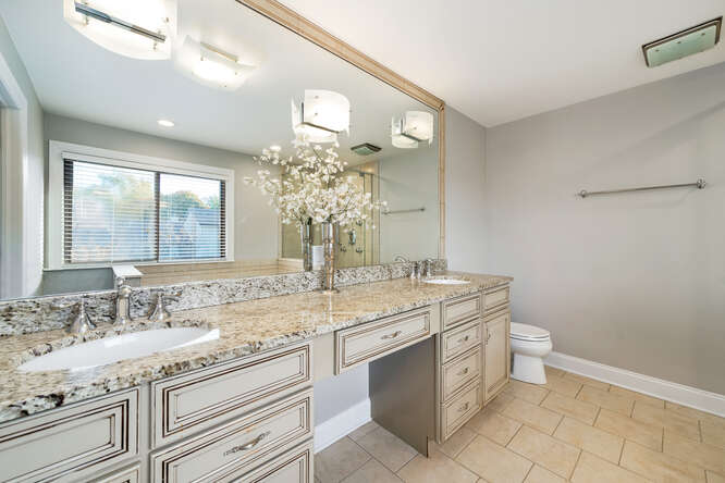 Impeccably Maintained, Rarely Available End Unit Townhome At Lake Hinsdale Village In Willowbrook - $480,000 (SOLD) 13 67 Portwine master bath 1