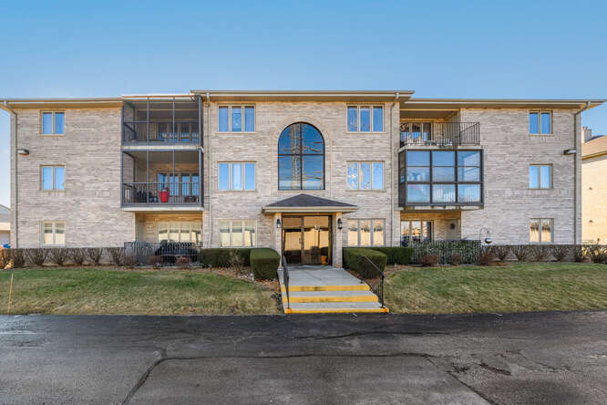 Current Homes For Sale 18 5117 139th Pl Crestwood IL small 001 018 0001 666x444 72dpi