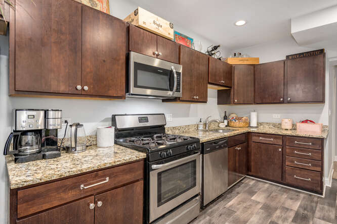 Fully Renovated 7 Unit Investment Property In Pilsen - $1,125,000 17 2104 S Washtenaw Ave kitchen