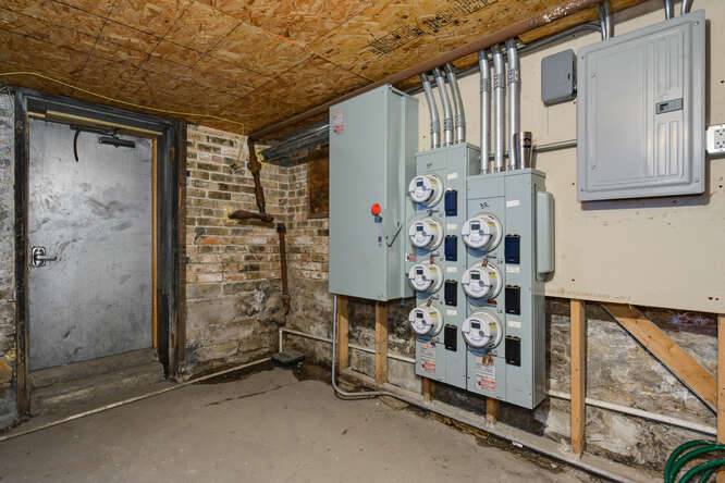 Fully Renovated 7 Unit Investment Property In Pilsen - $1,125,000 23 2104 S Washtenaw Ave utilities